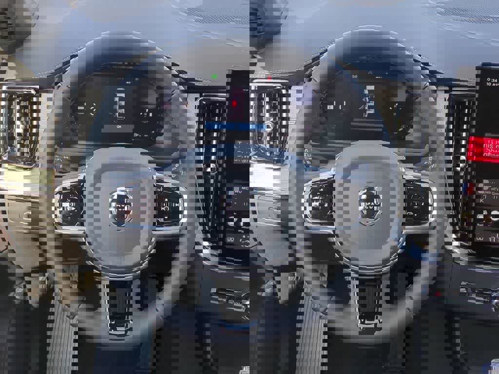 Used 2026 Volvo XC90 B5 Plus w/ Protection Package Premier image 22