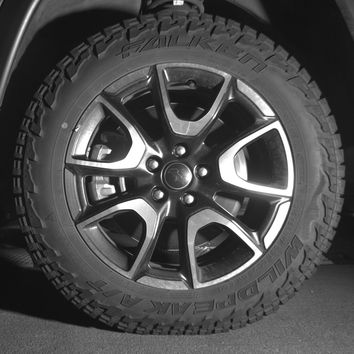 Used 2025 Jeep Compass Trailhawk AWD/4WD image 12