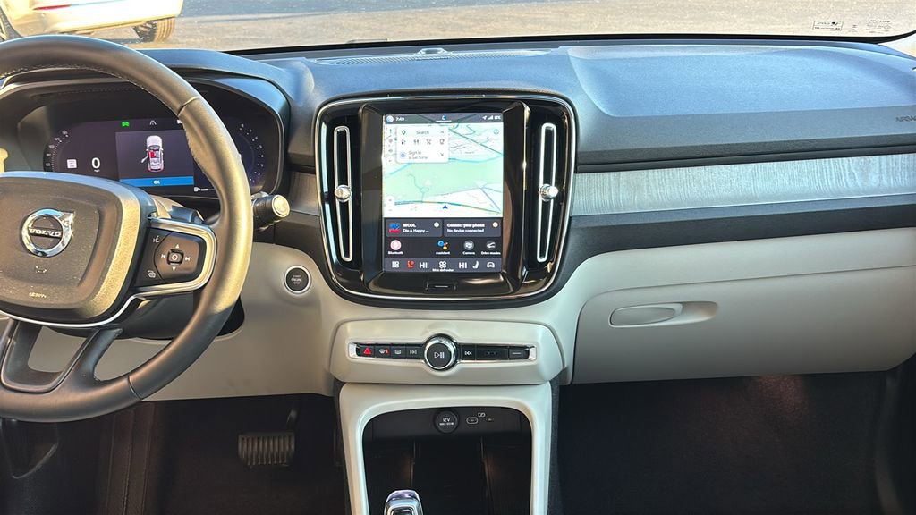Certified 2024 Volvo XC40 B5 Ultimate w/ Climate Package image 6