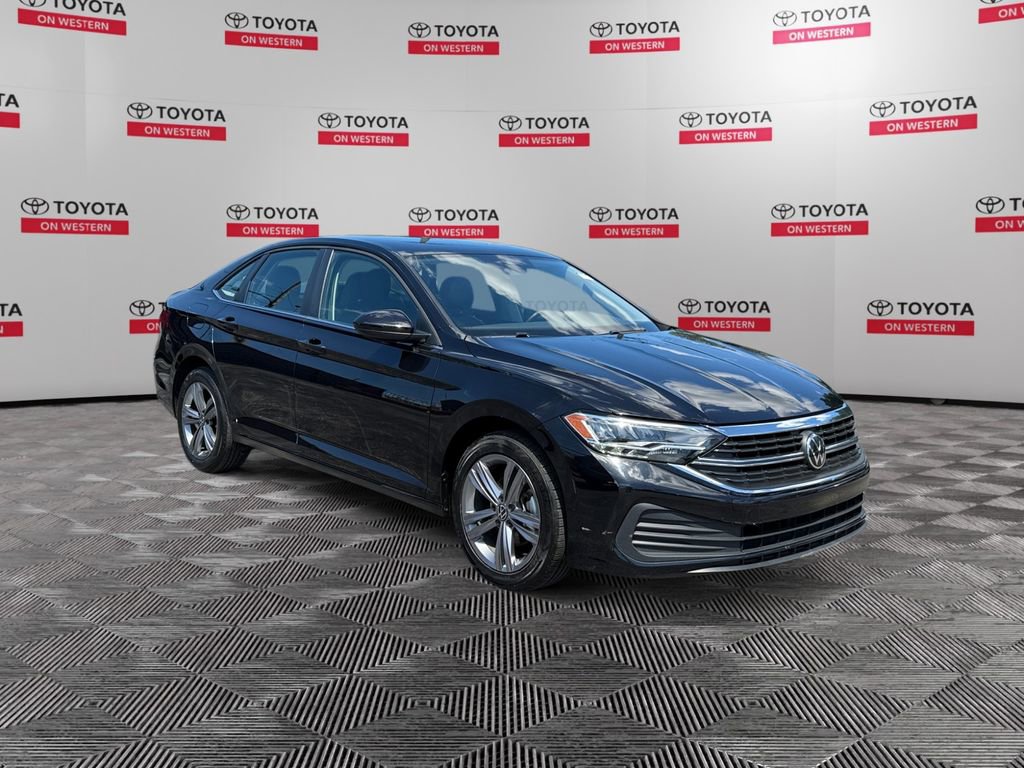 Used 2024 Volkswagen Jetta SE FWD image 3