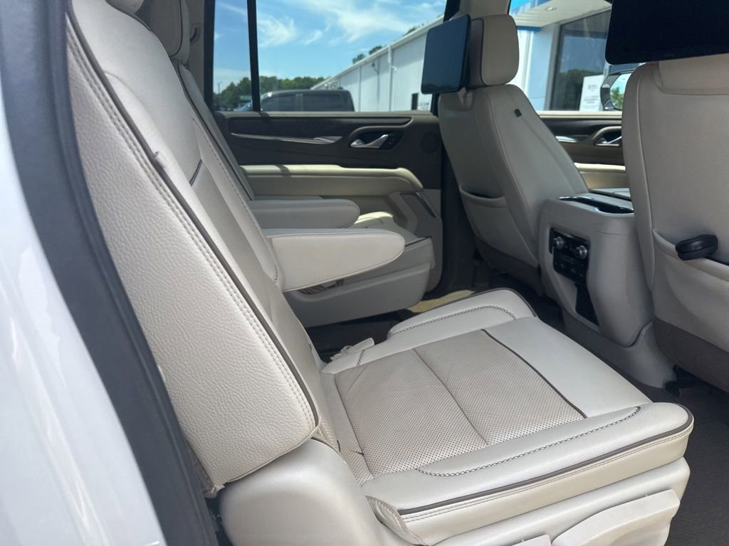 Used 2021 GMC Yukon XL Denali w/ Denali Premium Package AWD/4WD image 4