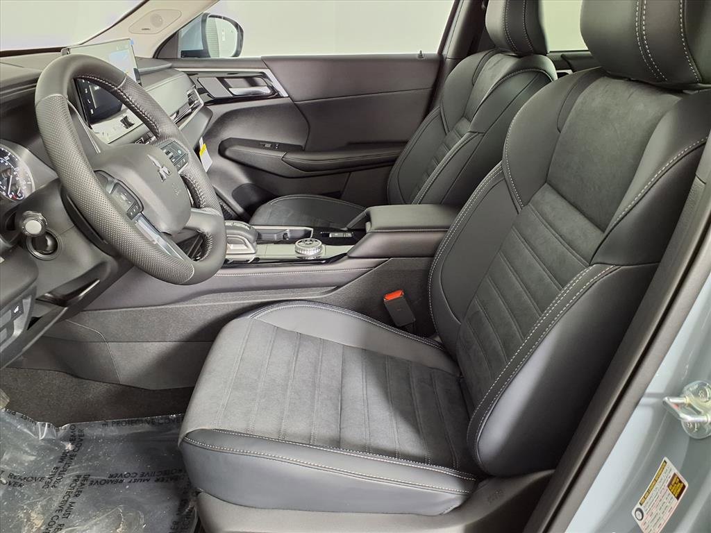 New 2025 Mitsubishi Outlander SE image 19