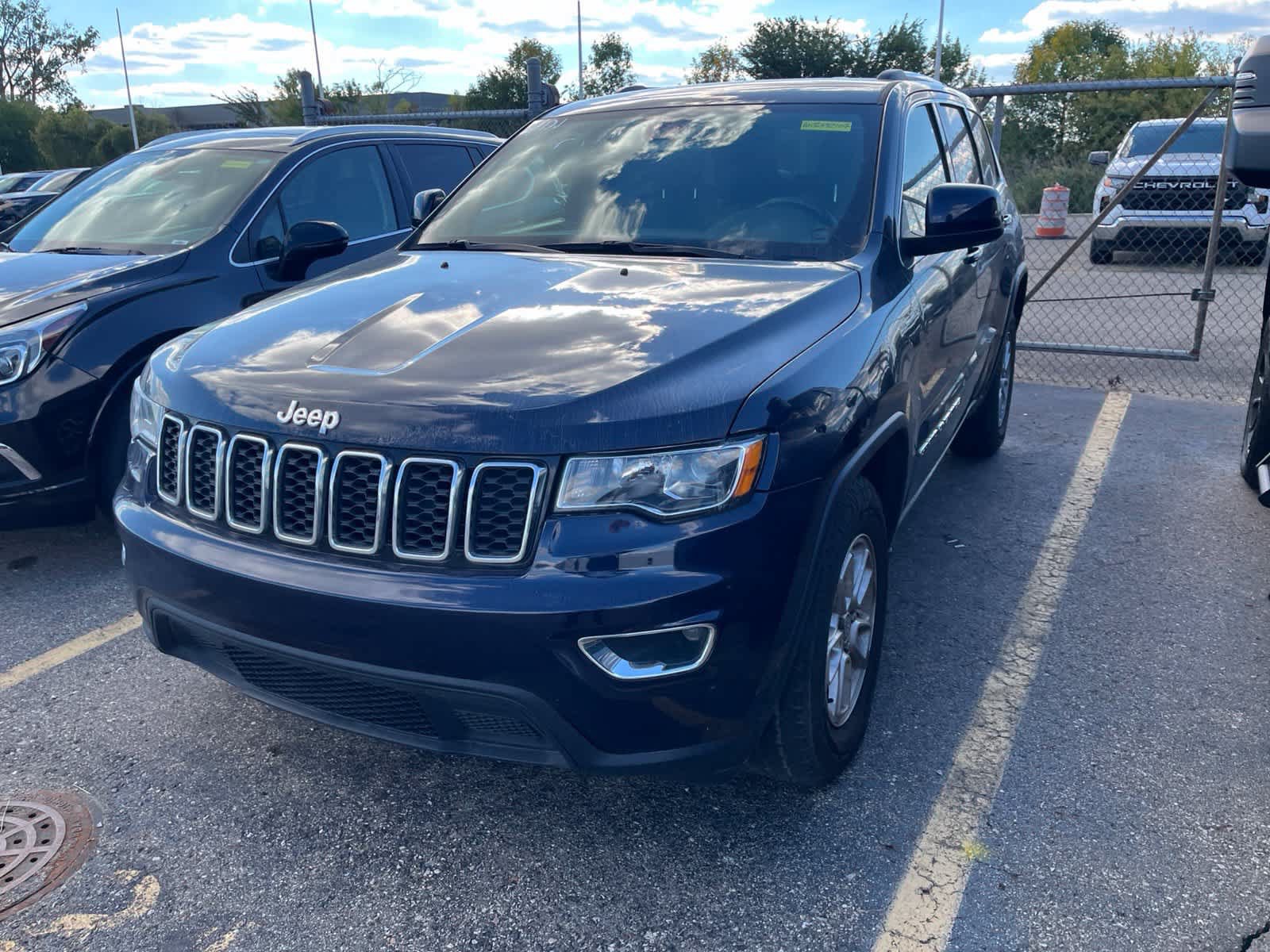Used 2018 Jeep Grand Cherokee Laredo AWD/4WD image 2