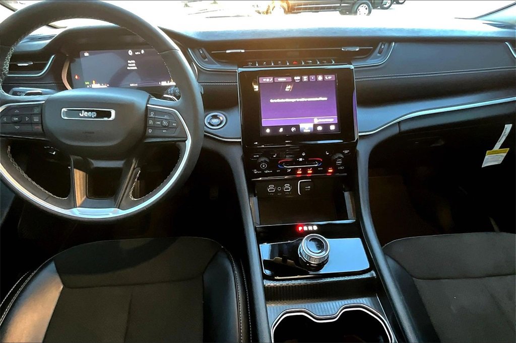 Used 2025 Jeep Grand Cherokee L Altitude image 15