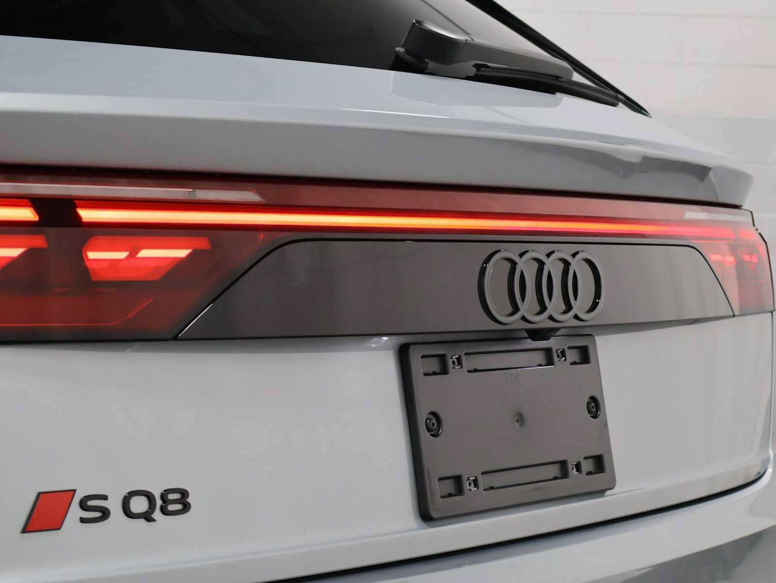 Used 2024 Audi SQ8 Prestige AWD/4WD image 8