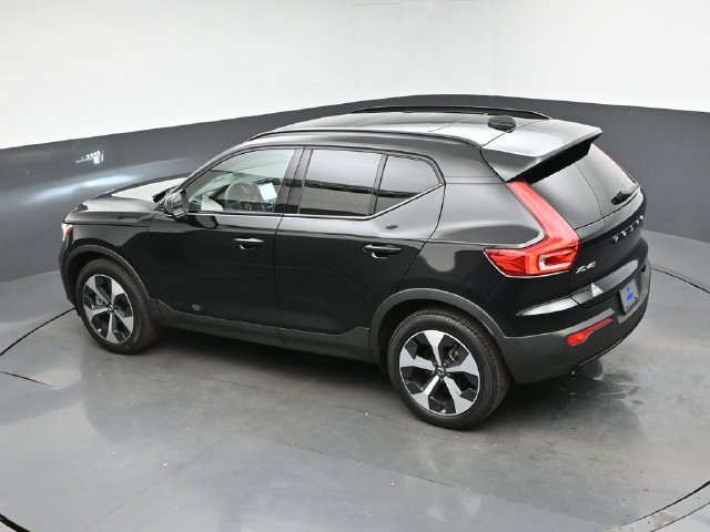 Used 2025 Volvo XC40 B5 Plus AWD/4WD image 45