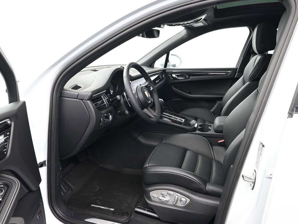 Certified 2026 Porsche Macan S image 4