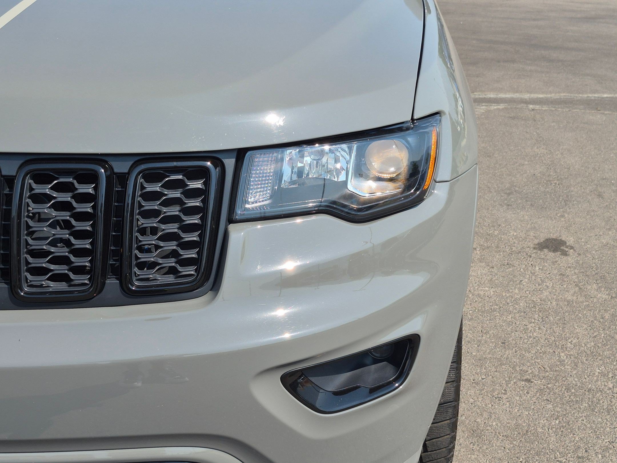 Used 2020 Jeep Grand Cherokee Altitude AWD/4WD image 13