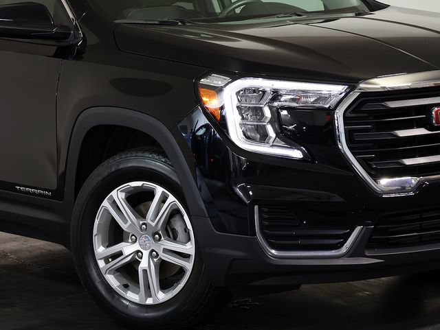 Used 2023 GMC Terrain SLE w/ Driver Convenience Package AWD/4WD image 8