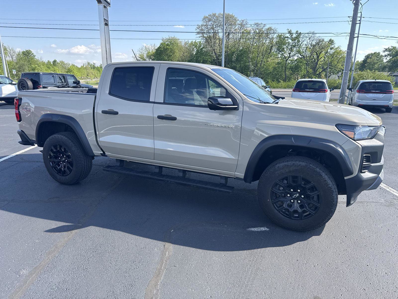 Used 2023 Chevrolet Colorado Trail Boss w/ Technology Package AWD/4WD image 2
