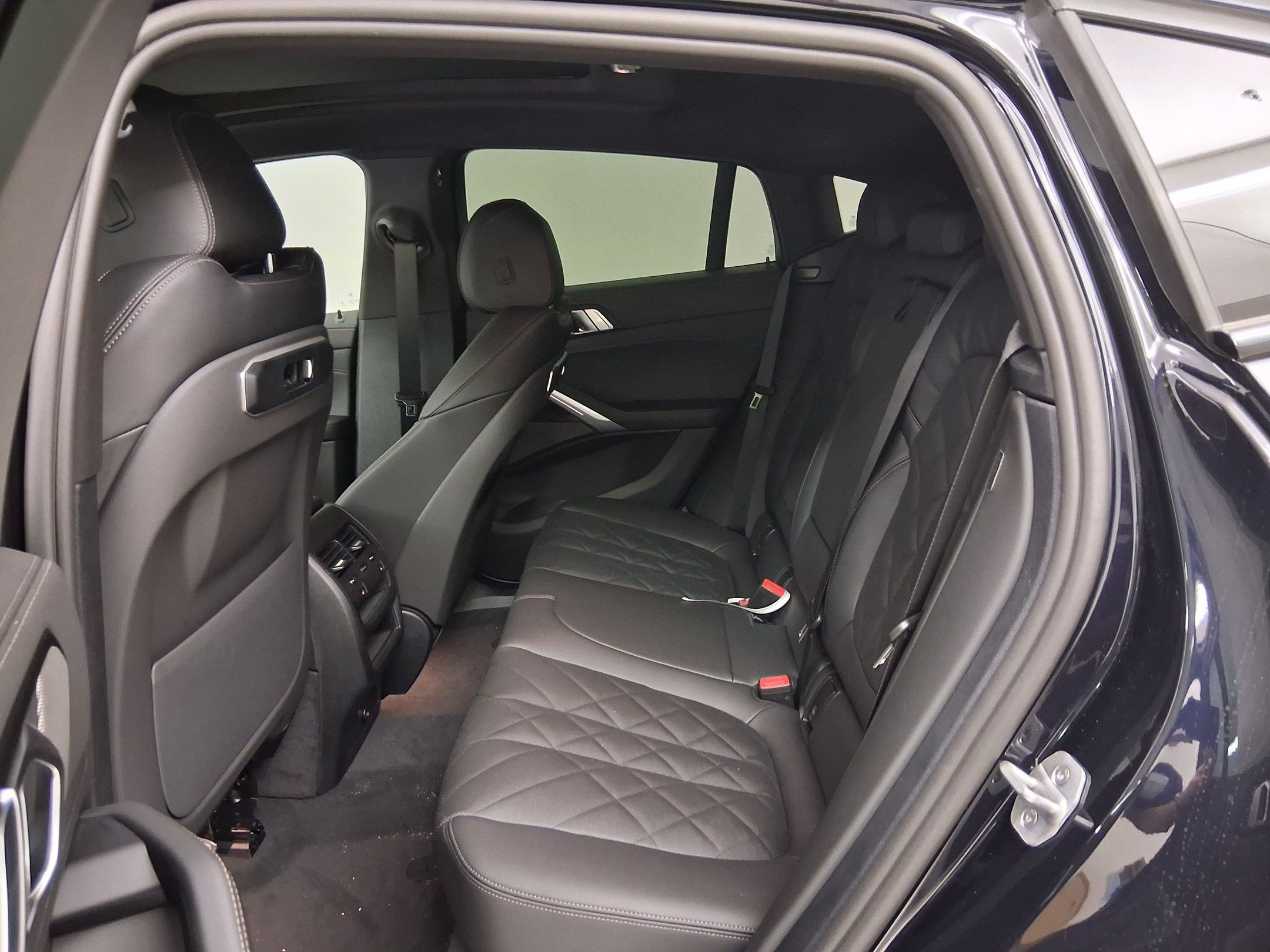New 2027 BMW X6 xDrive40i AWD/4WD image 14