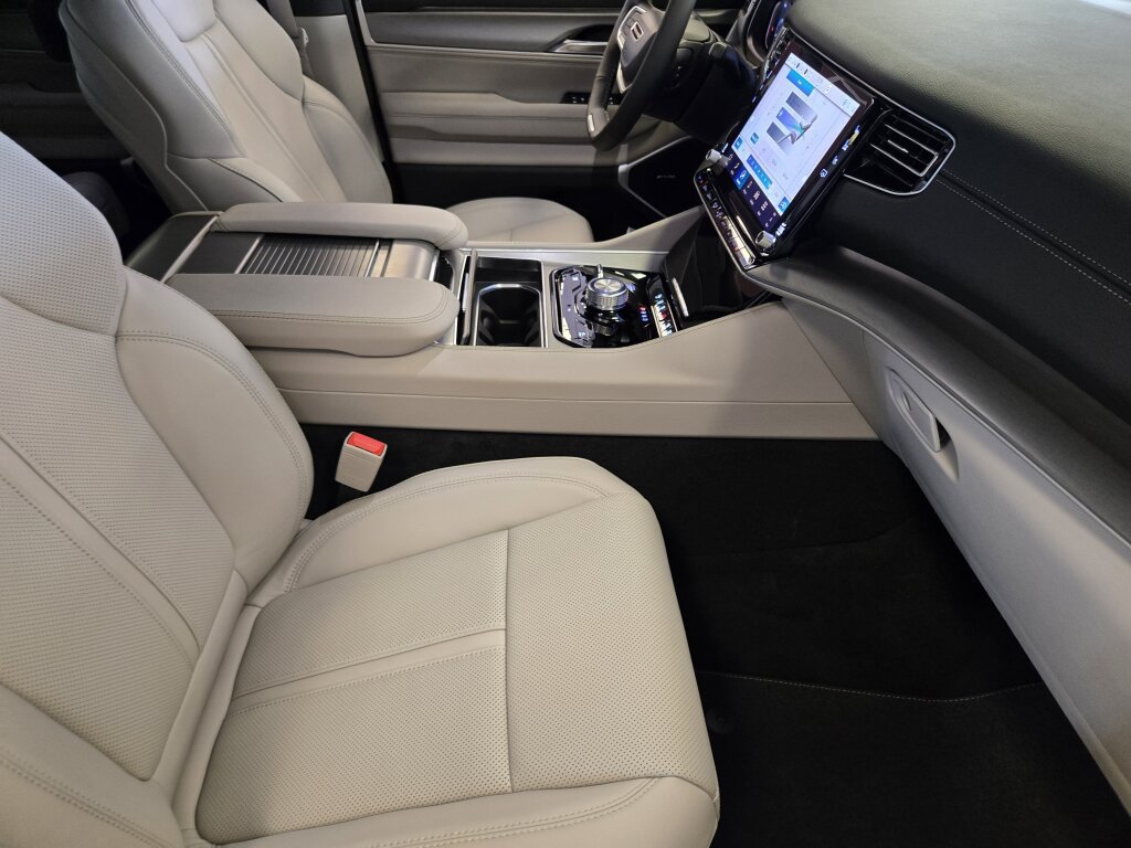 New 2026 Jeep Grand Wagoneer Limited AWD/4WD image 16