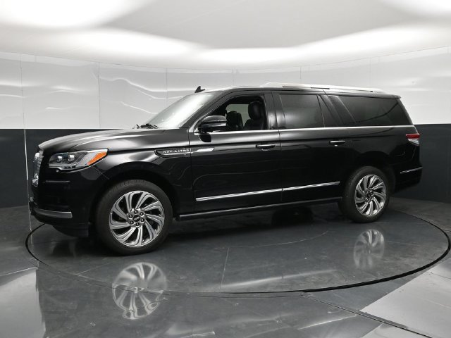 Used 2022 Lincoln Navigator L Reserve AWD/4WD image 9