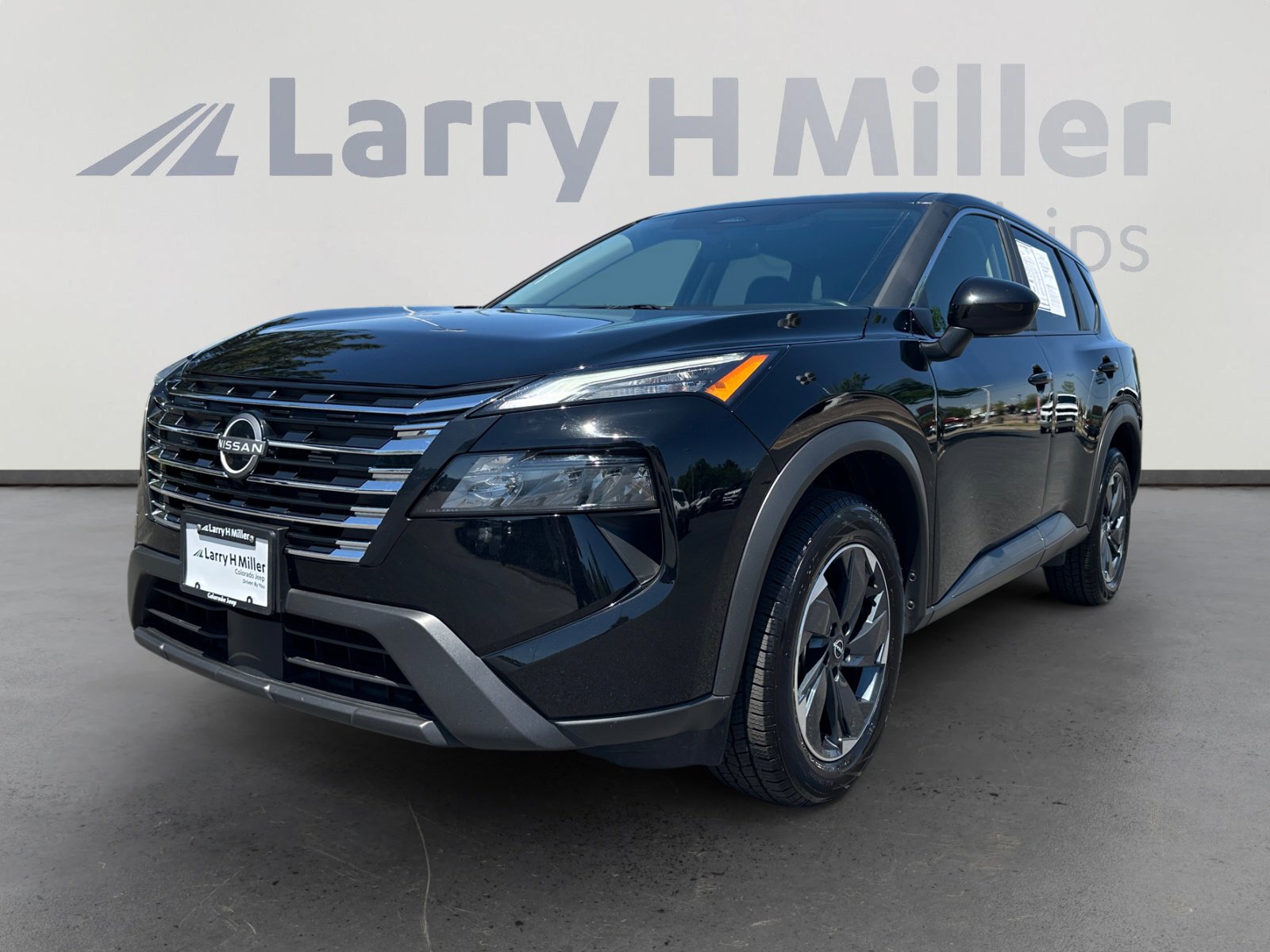 Used 2025 Nissan Rogue SV AWD/4WD image 1