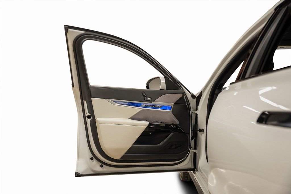 Used 2023 BMW 740i w/ Luxury Rear Seating Package image 50