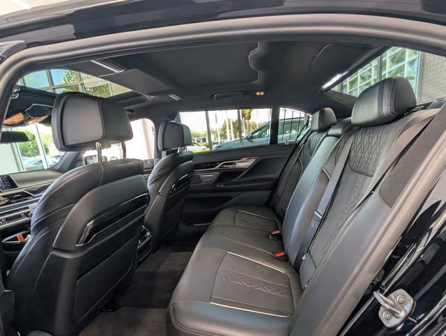 Used 2022 BMW 740i w/ M Sport Package image 7