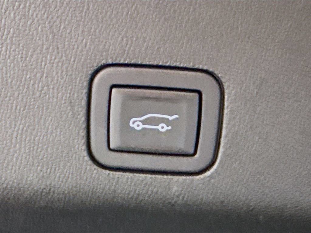 Used 2024 GMC Yukon XL AT4 AWD/4WD image 32