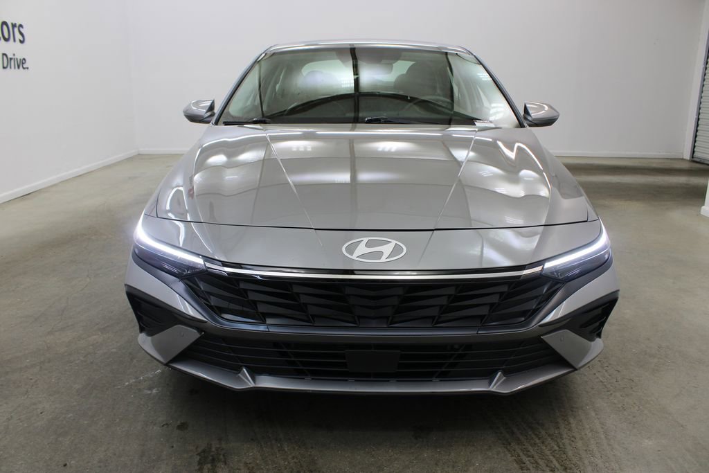Used 2024 Hyundai Elantra Limited FWD image 7