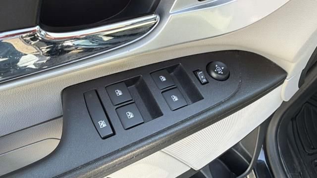 Used 2017 Chevrolet Equinox LT w/ Driver Confidence Package II image 9