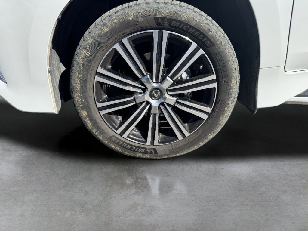Used 2020 Lexus LX 570 4WD w/ Luxury Package image 23