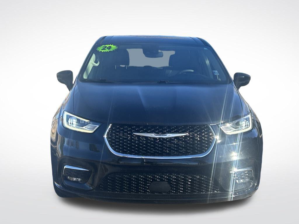 Used 2024 Chrysler Pacifica Touring-L FWD image 9