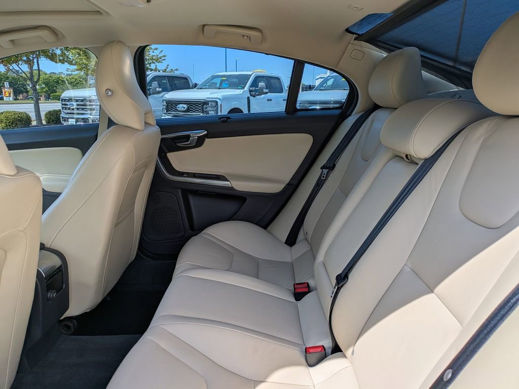 Used 2018 Volvo S60 T5 Inscription image 13