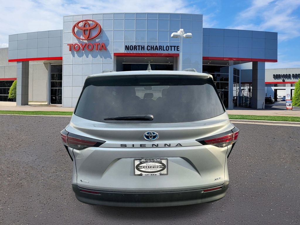 Used 2025 Toyota Sienna XLE image 8