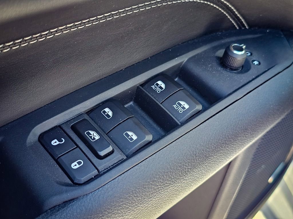 Certified 2024 Jeep Compass Limited w/ High Altitude Package image 10