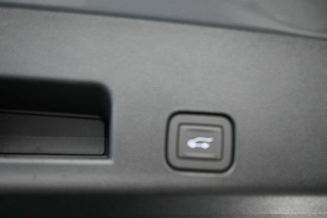 New 2026 Chevrolet Traverse RS w/ LPO, Floor Liner Package FWD image 9