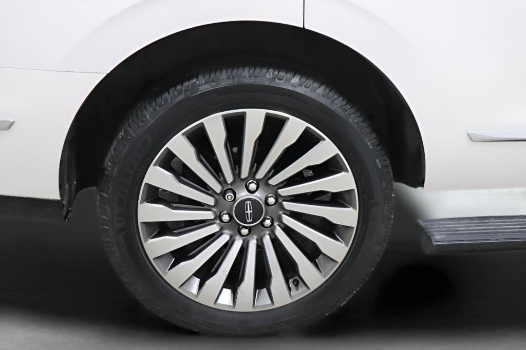 Used 2019 Lincoln Navigator Reserve AWD/4WD image 34