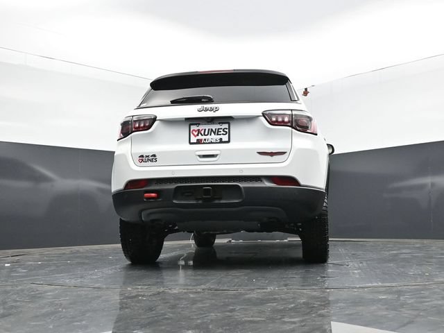 New 2026 Jeep Compass Trailhawk w/ Sun, Sound & Navigation Group AWD/4WD image 59