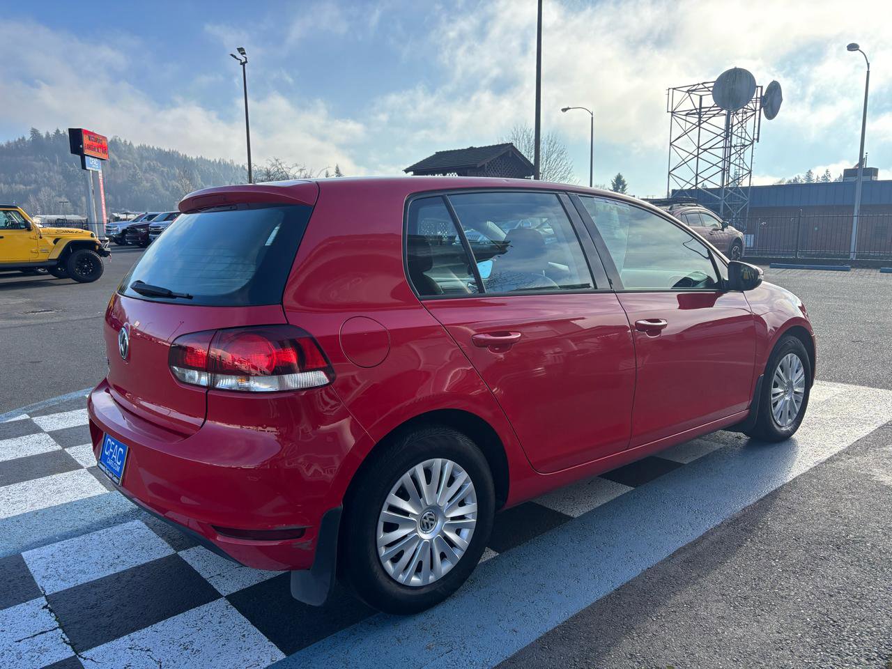Used 2014 Volkswagen Golf 4-Door FWD image 5