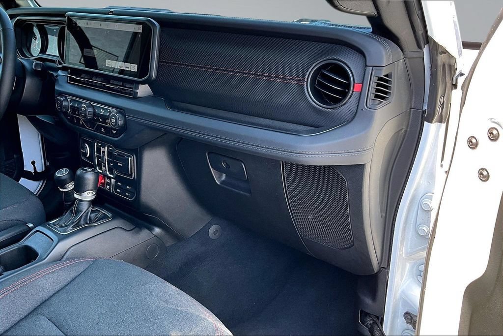 Certified 2025 Jeep Wrangler Unlimited Rubicon w/ Convenience Group AWD/4WD image 17