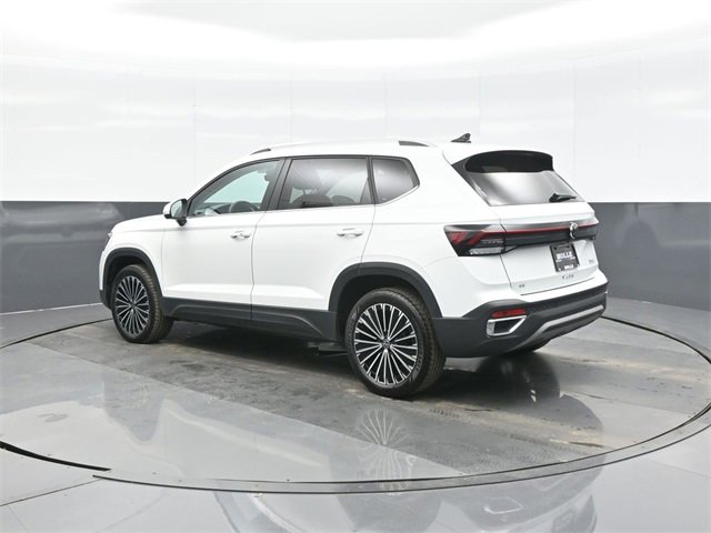 Certified 2025 Volkswagen Taos SE image 5