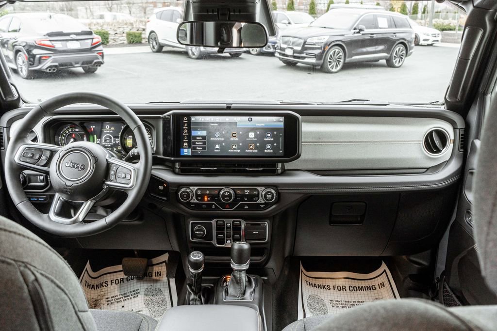 Used 2025 Jeep Wrangler Unlimited Sahara image 9