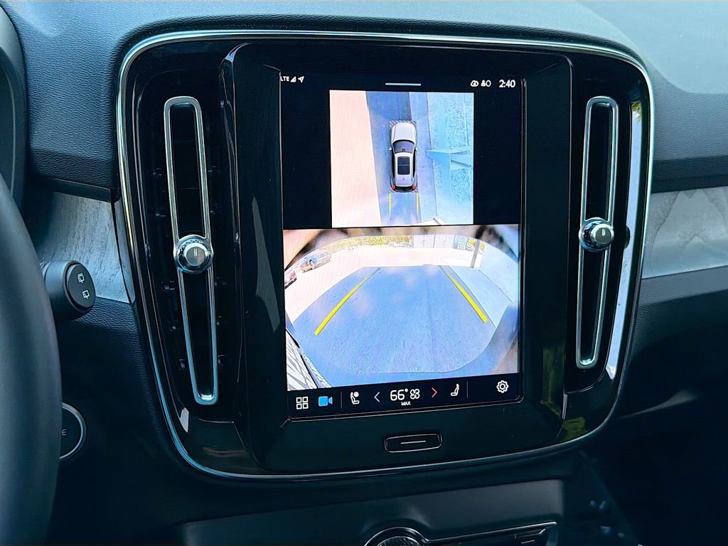 Used 2025 Volvo XC40 B5 Plus image 14