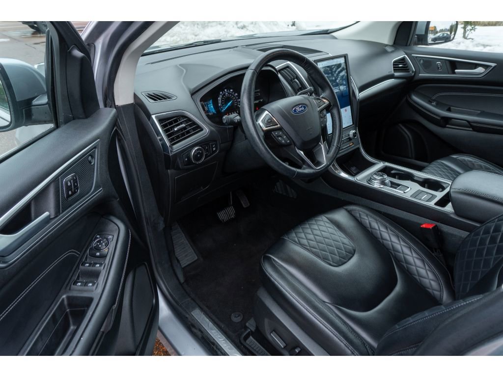 Used 2024 Ford Edge Titanium image 10