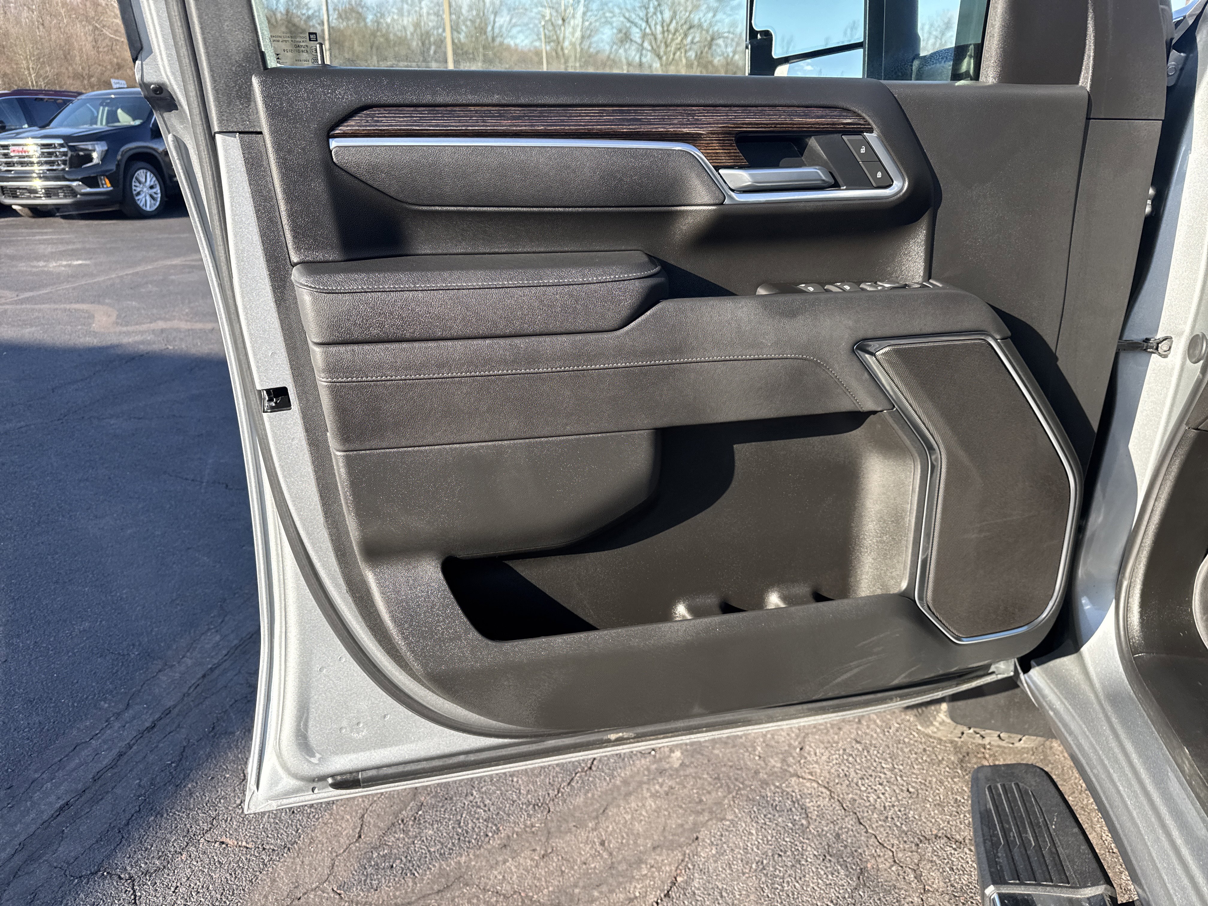 Used 2025 GMC Sierra 2500 SLE w/ SLE Value Package; AWD/4WD image 15