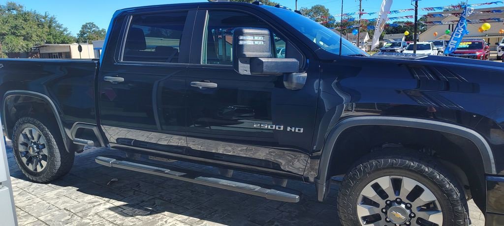 Used 2021 Chevrolet Silverado 2500 Custom w/ Custom Value Package image 4