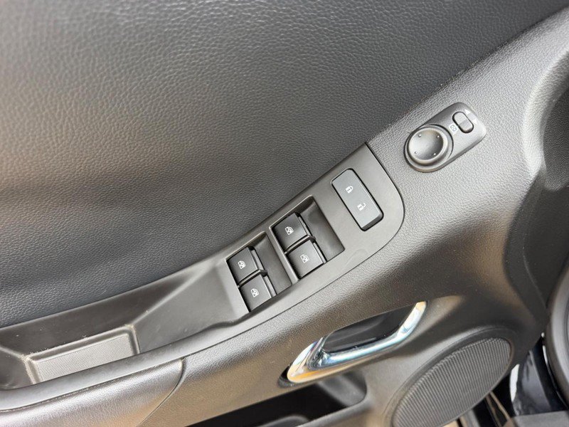 Used 2015 Chevrolet Camaro LT RWD image 16