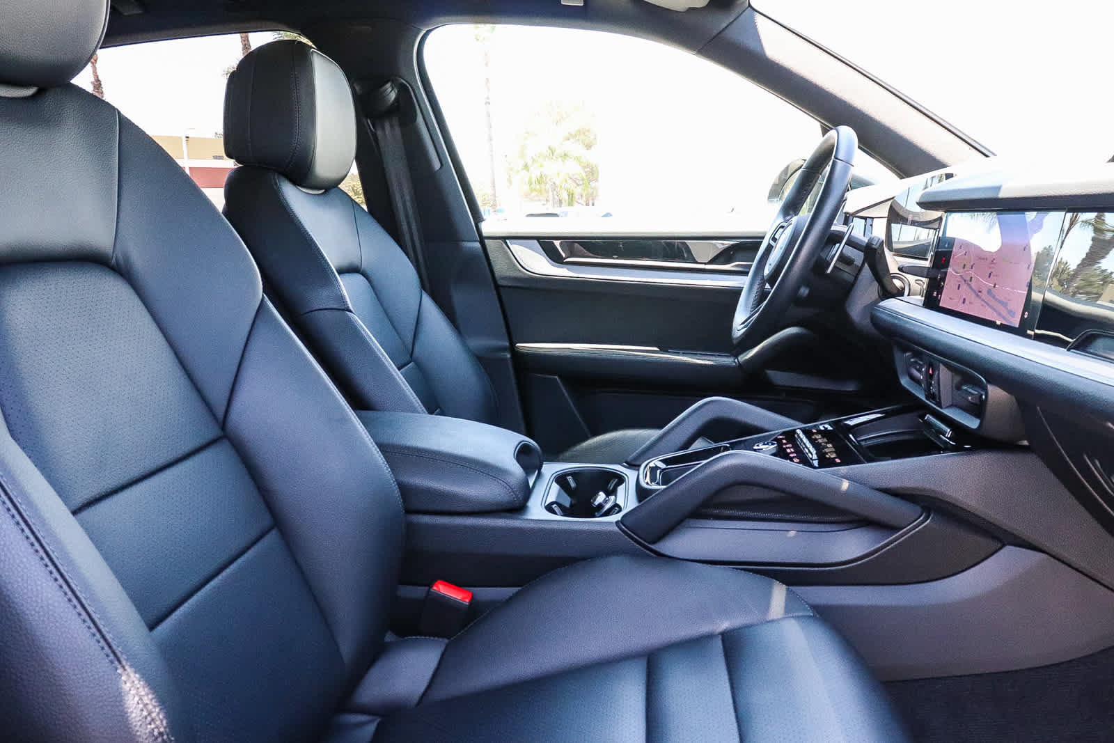 Used 2024 Porsche Cayenne AWD/4WD image 27
