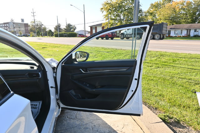 Used 2018 Honda Accord EX image 18