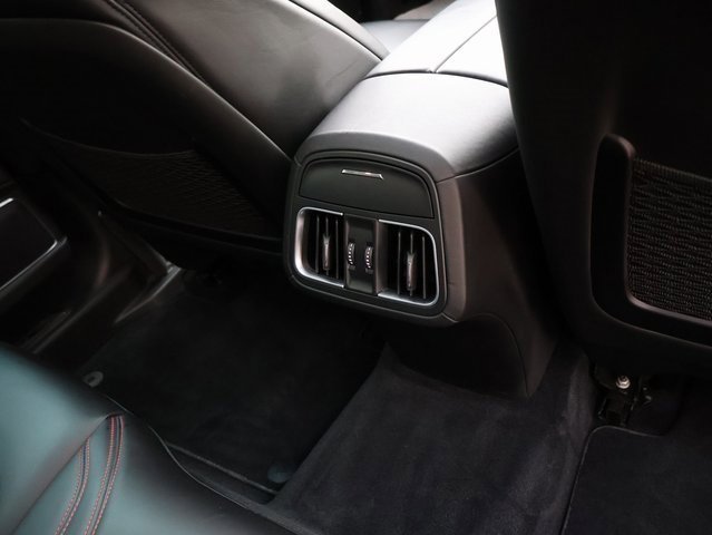 Used 2020 Maserati Levante GranLusso image 16