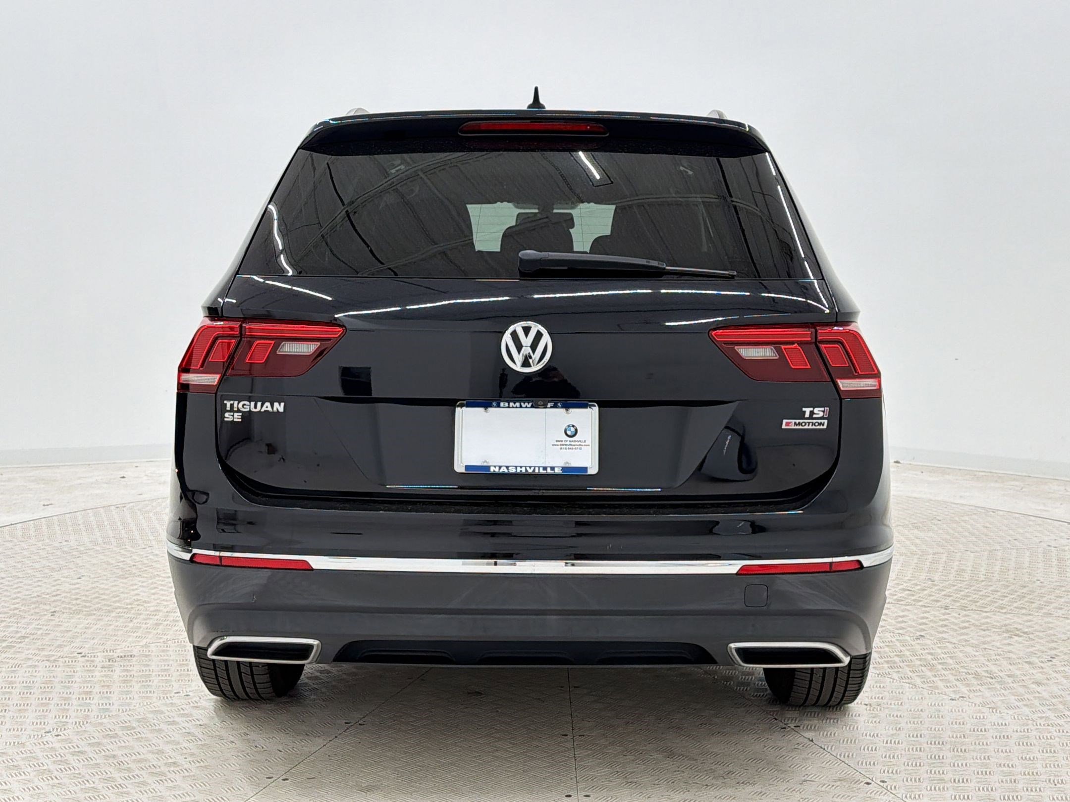 Used 2018 Volkswagen Tiguan SE w/ Panoramic Sunroof Package image 8