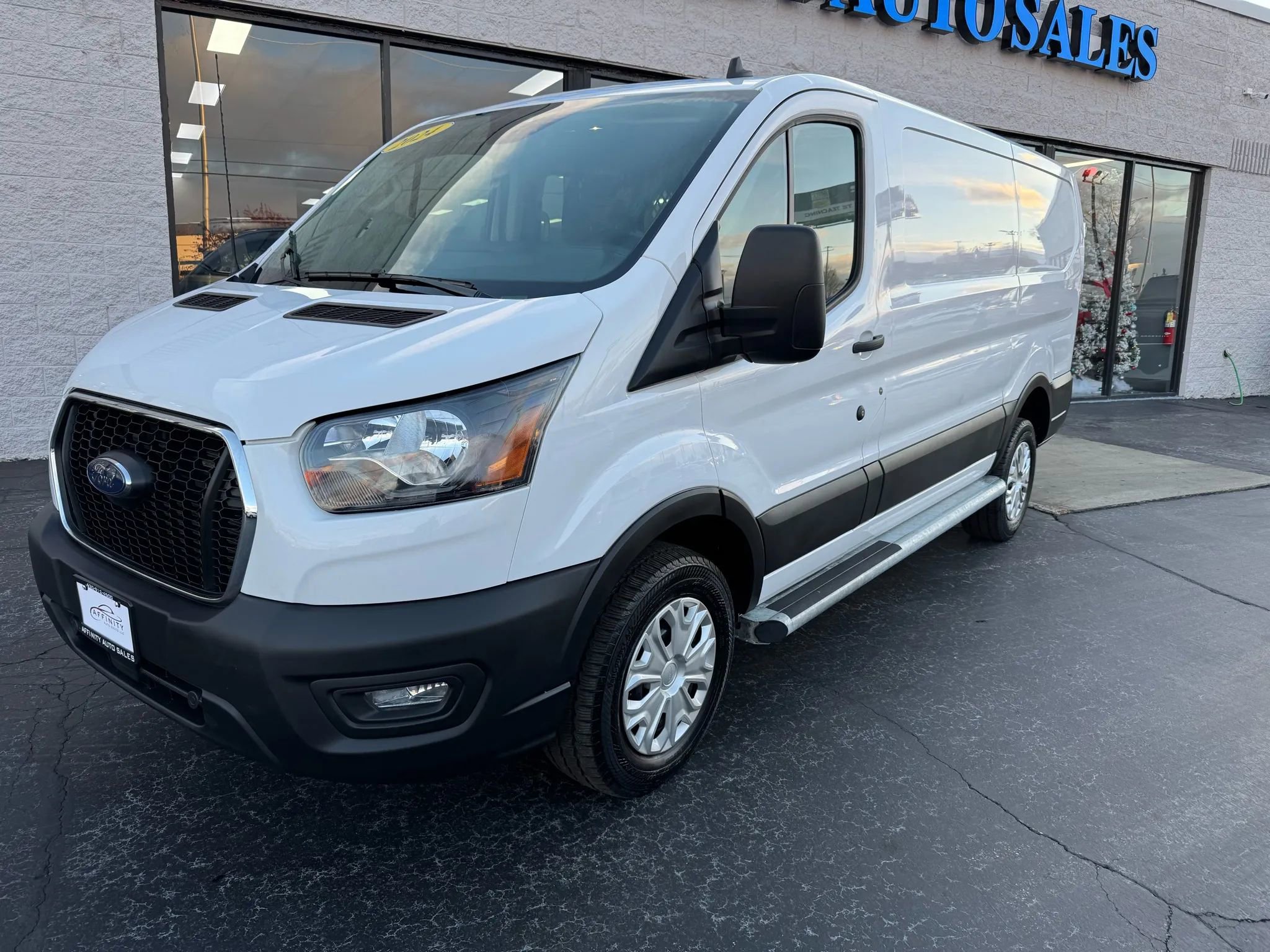 Used 2024 Ford Transit 250 Low Roof w/ Exterior Upgrade Package image 2