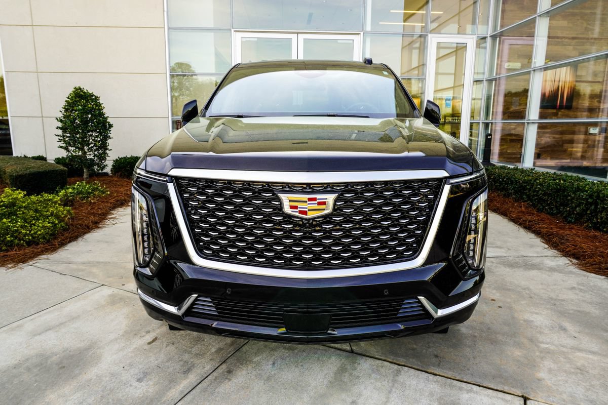 Used 2026 Cadillac Escalade Luxury w/ Touring Package AWD/4WD image 7