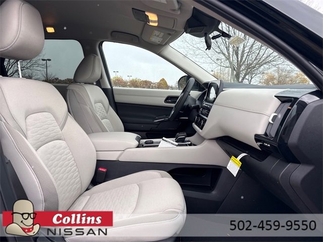New 2025 Nissan Pathfinder SV image 14