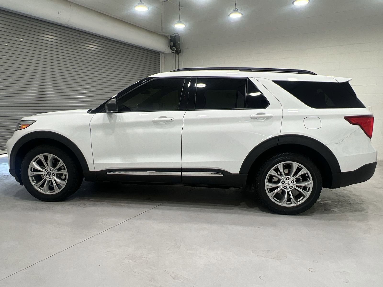 Used 2020 Ford Explorer XLT w/ Equipment Group 202A AWD/4WD image 5