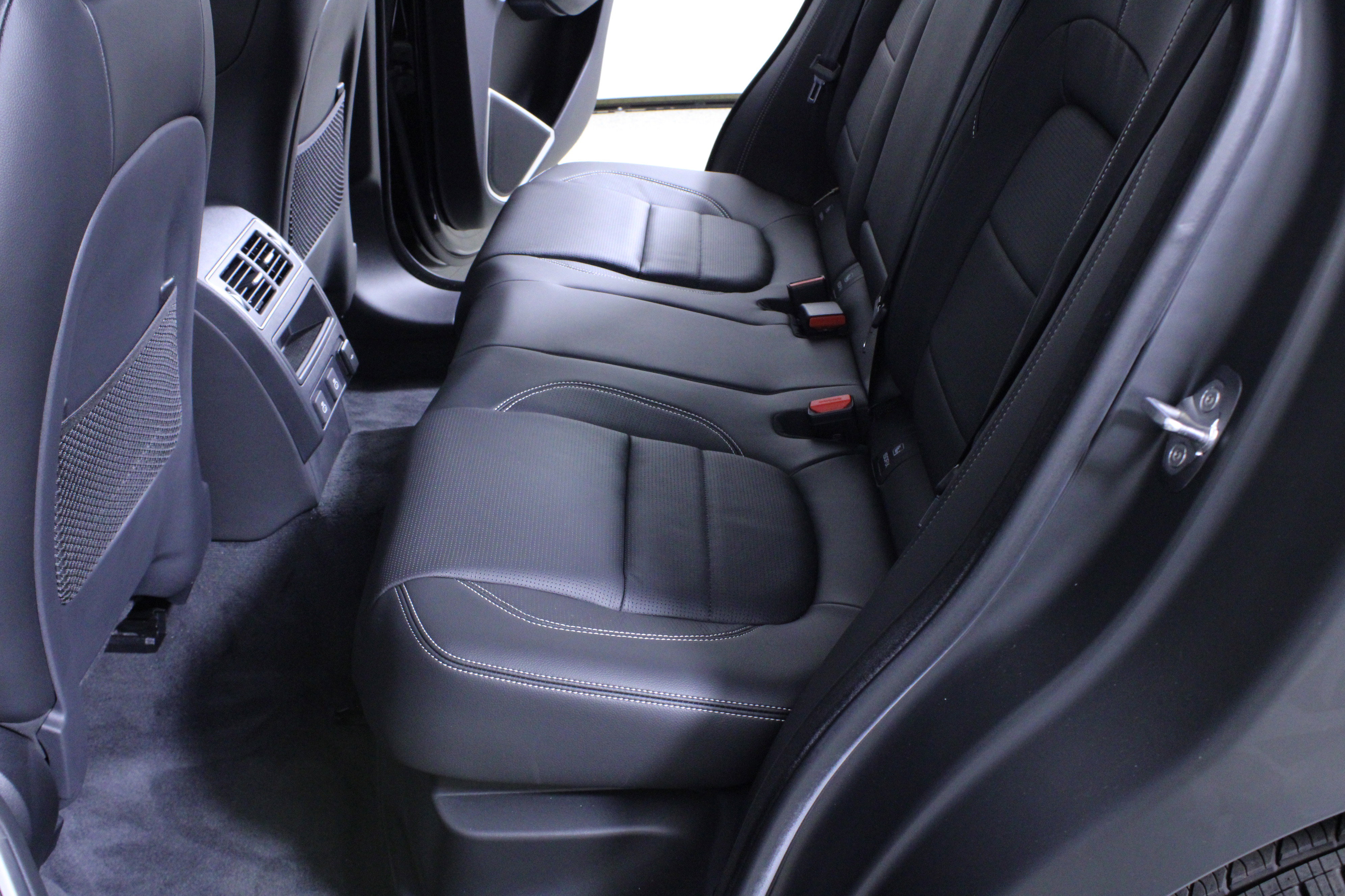 New 2026 Jaguar F-PACE R-Dynamic S image 10