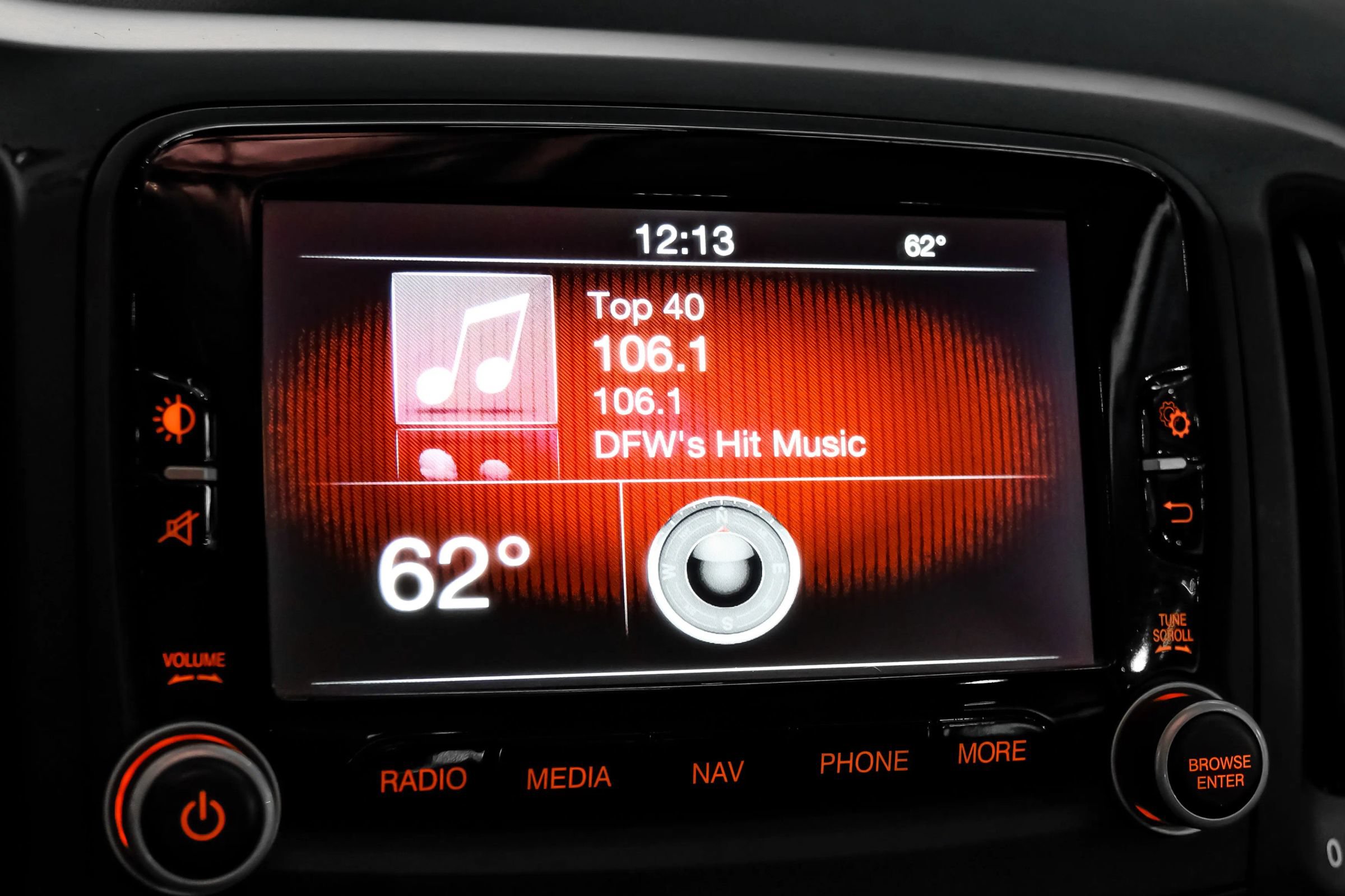 Used 2017 FIAT 500L Lounge w/ Dual-Pane Sunroof Package FWD image 27